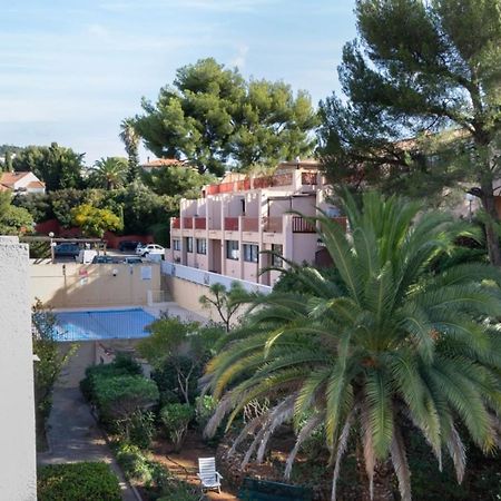 Nice Apt For 4 With Terrace And Pool Apartment Бандол Екстериор снимка